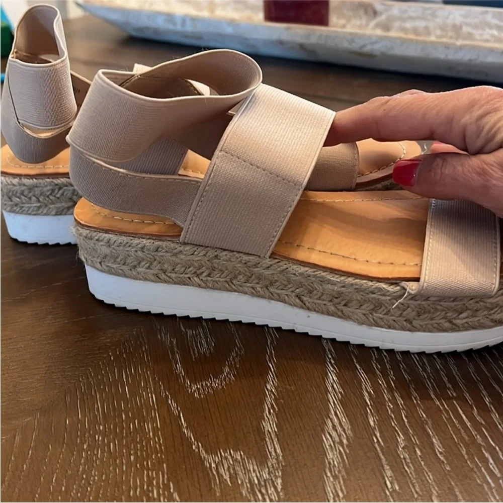 EUC‎ Madden Girl Size 7.5 Women's Tan Platform Sandals